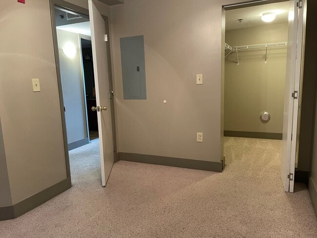 Building Photo - Lake Plaza #904- 3BD/2BA Available for FALL 2026! Rent includes use of ONE parking space in Lake ...