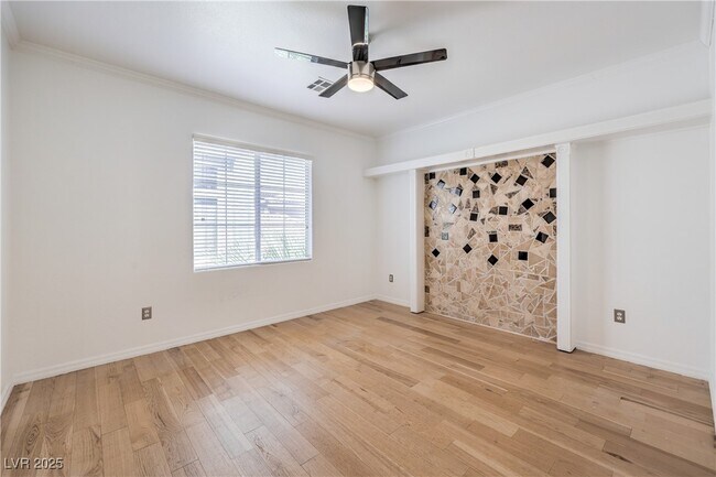Building Photo - 10227 Sunset Gardens Dr