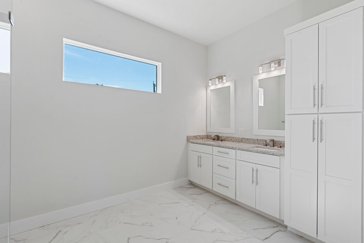Building Photo - 25434 Alicante Dr
