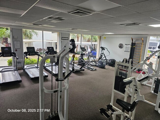 Building Photo - 300 Bayview Dr