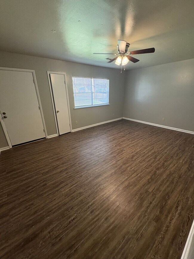 Building Photo - 2015-2017 W Lawson St