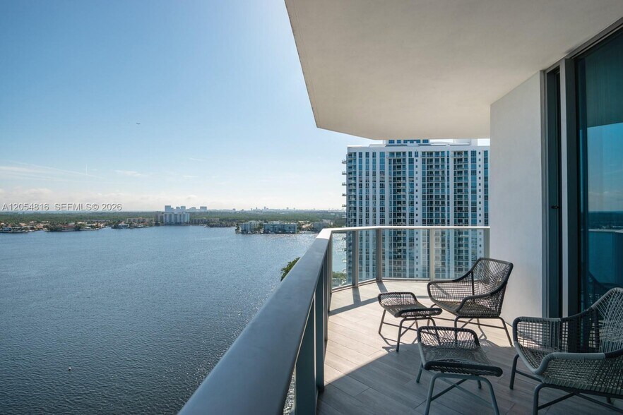 Building Photo - 17301 Biscayne Blvd