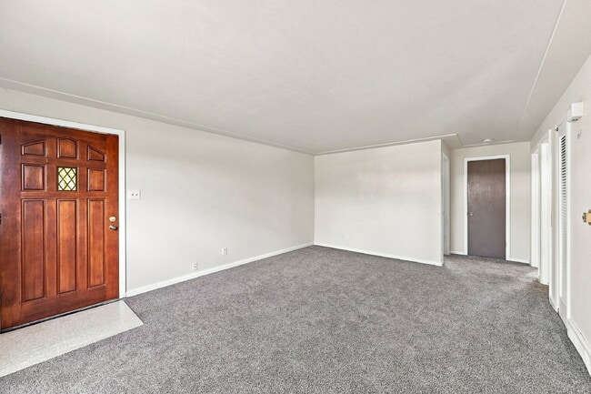 Building Photo - $1,495.95 - 2 Bed, 1 Bath Newly Renovated Duplex Unit!