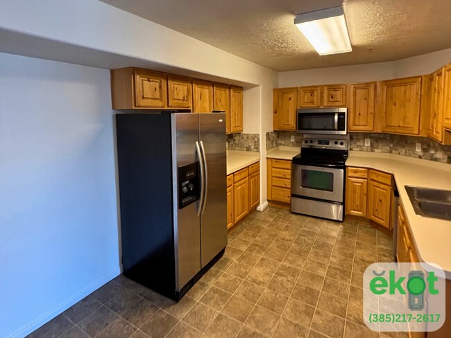 Building Photo - 8176 N Cedar Springs Rd