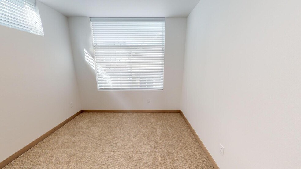 Building Photo - 3308 Claremont Ave S