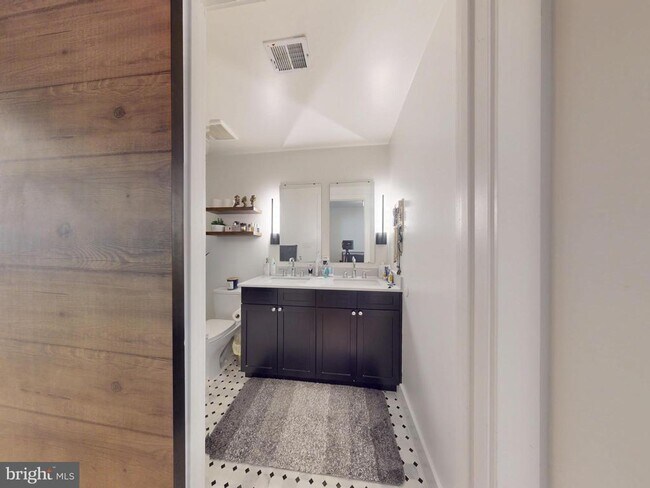 Building Photo - 2642 39th St NW