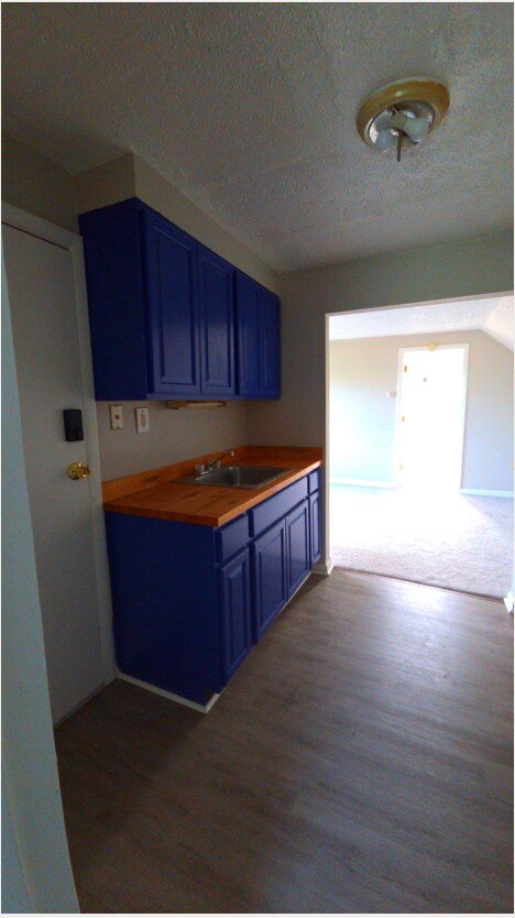Building Photo - Bright 1-Bed Gem in Cincinnati — Updated, Spacious, and a Fantastic Value