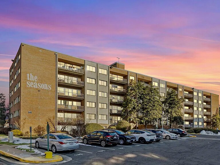 Building Photo - 5851 Quantrell Ave