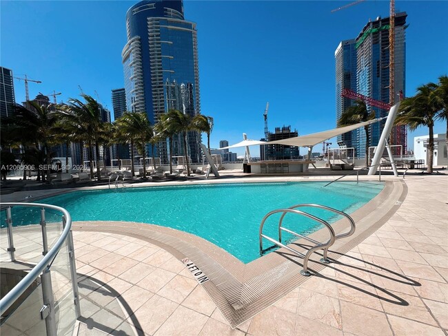 Building Photo - 900 Biscayne Blvd