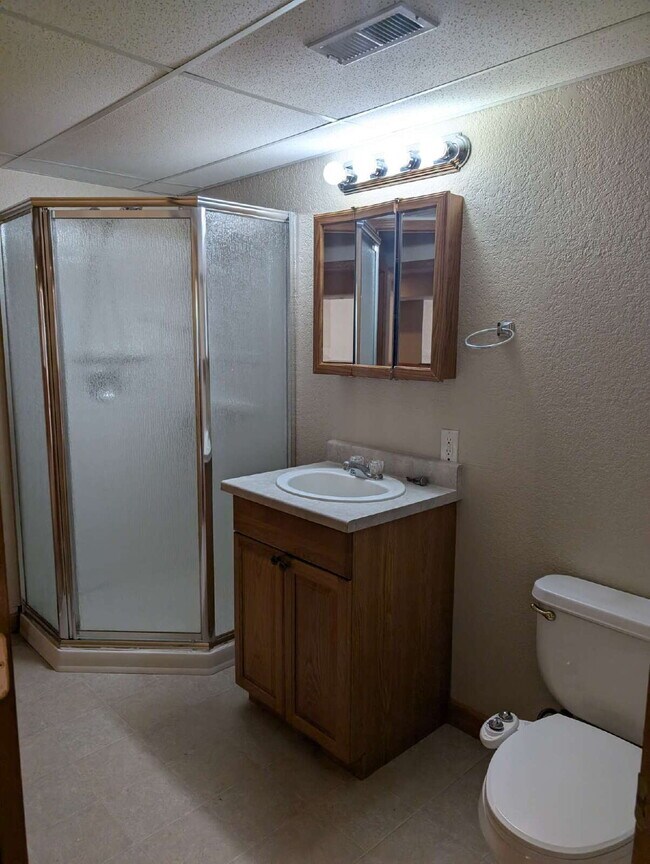 Building Photo - Spacious 4-Bed, 3-Bath Home for Rent in Be...
