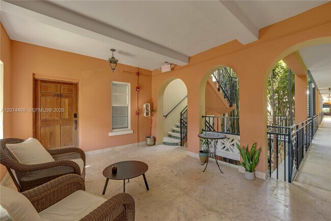 Building Photo - 4812 Pine Tree Dr