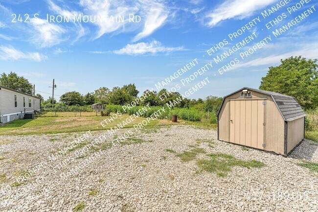 Building Photo - 242 S Iron Mountain Rd