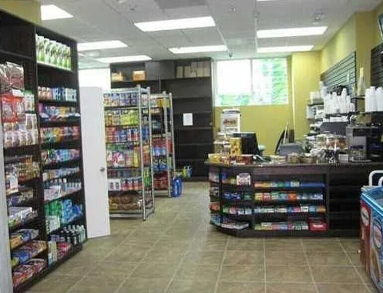 Mini market. - 1900 N Bayshore Dr