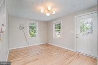 Building Photo - 3729 S Four Mile Run Dr