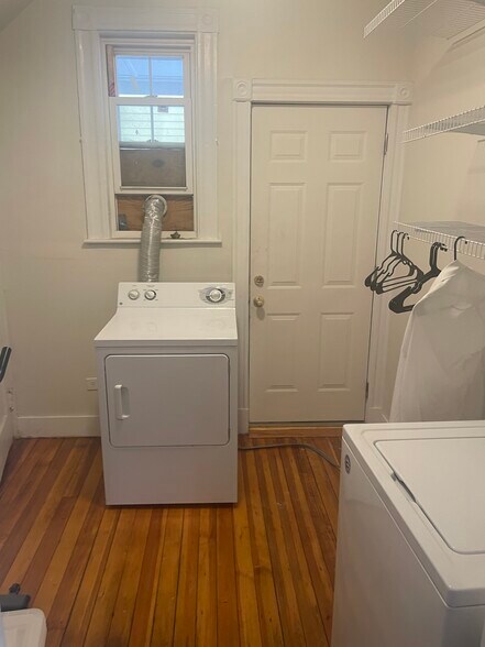 Building Photo - 67 Willow Ave