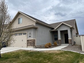 Building Photo - Executive Home In Elko