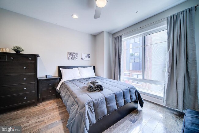 Building Photo - 1513 S Lambert St