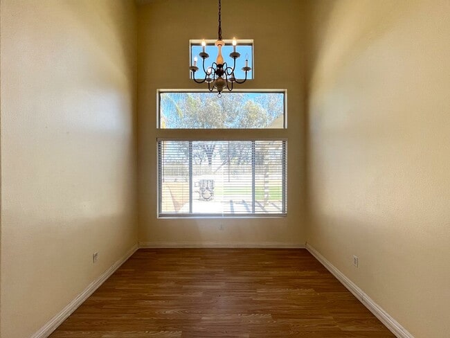 Building Photo - 4 bed, 2.5 bath located in Corona, CA!