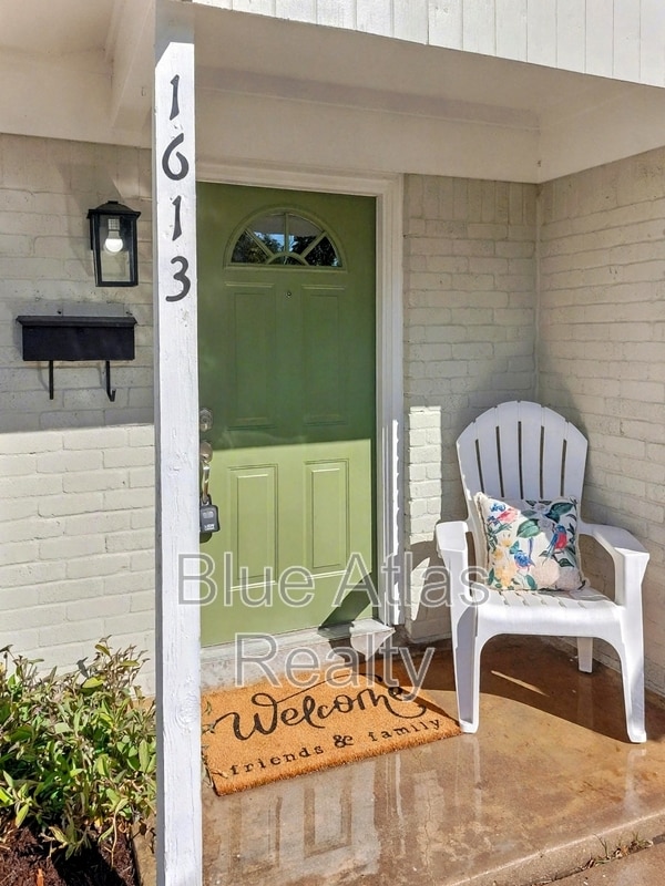 Building Photo - 1613 Continental Dr