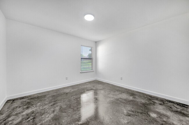 Building Photo - 728 King Ave