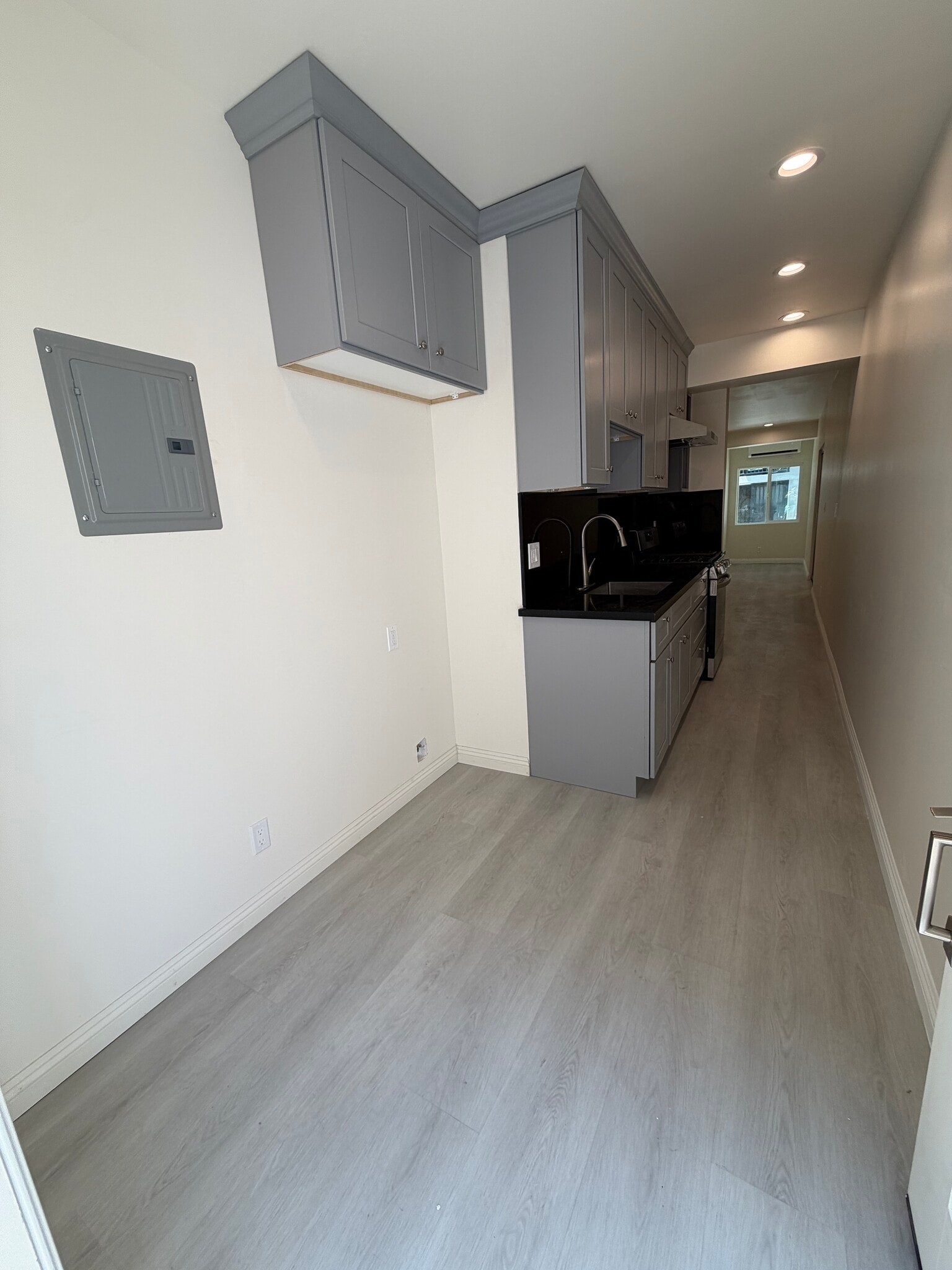 Building Photo - 3820 Mentone Ave