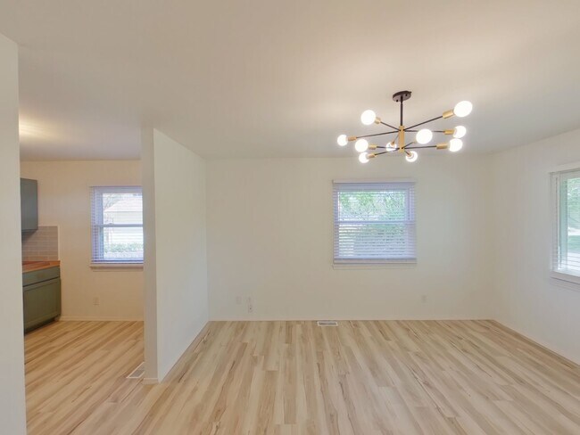 Building Photo - Remodeled 5BR Wichita Home for Rent - Pet Friendly!