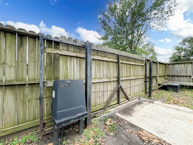 Building Photo - 2902 Elser St