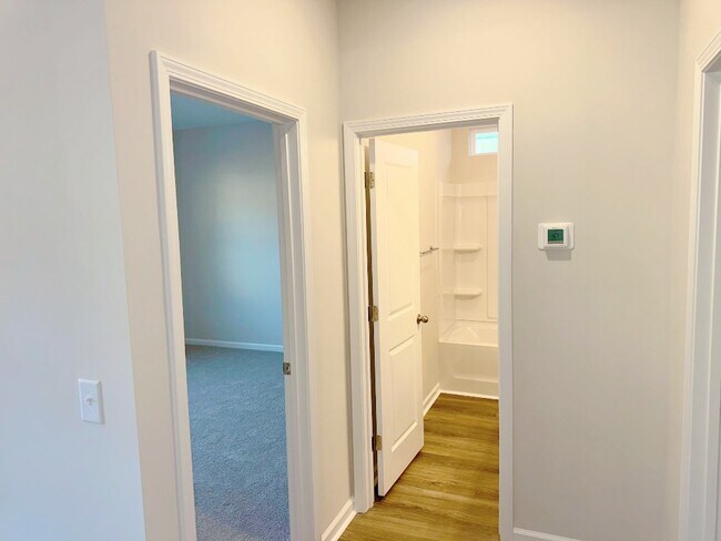 Building Photo - 192 Standing Oaks Dr