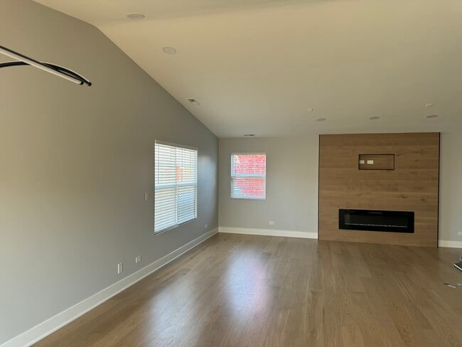 Building Photo - 2635 Loren Ln