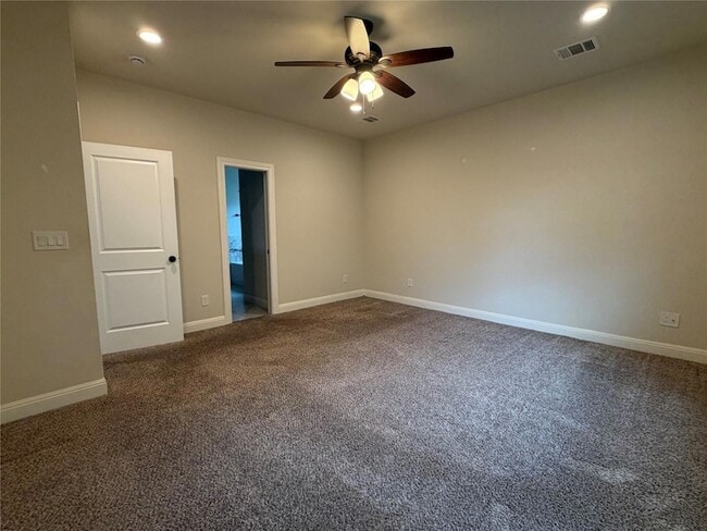 Building Photo - 206 Fairway Cir