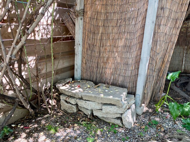 Building Photo - 924 Electric Ave