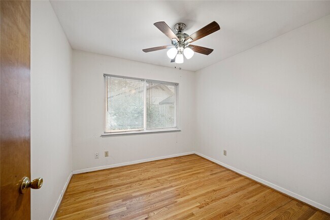 Building Photo - 8110 Bob White Dr