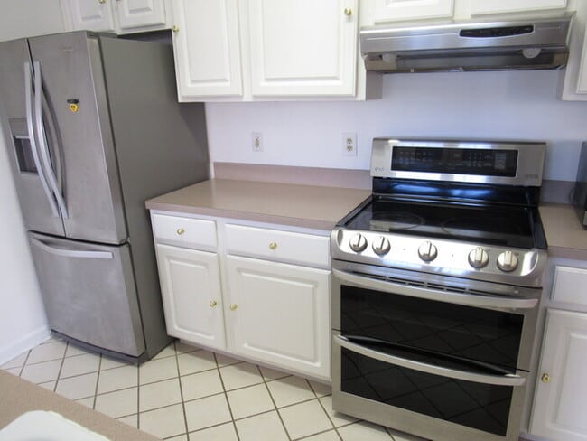 Building Photo - Rivergate area condo with 2 bedrooms, 2 ba...