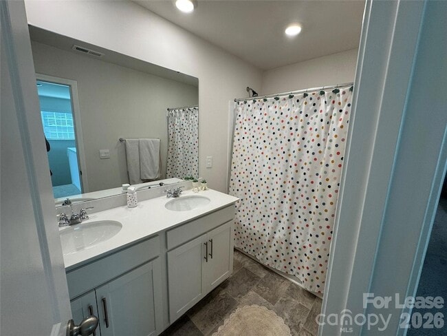 Building Photo - 1924 Vanderlyn St