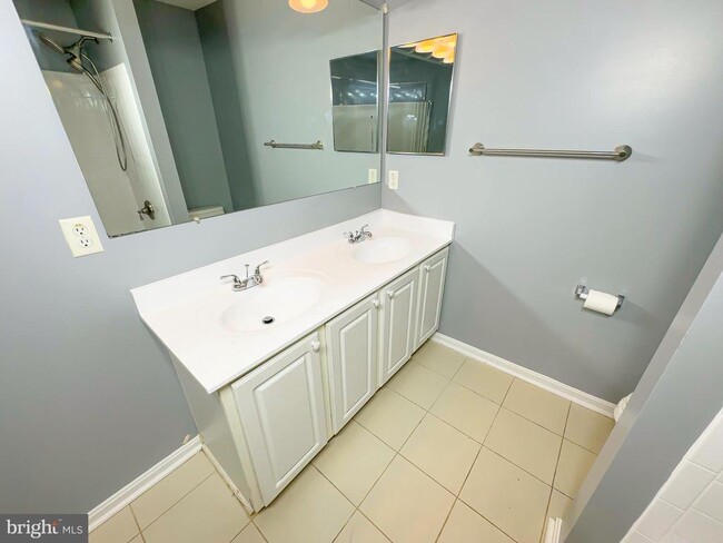 Building Photo - 1632 Briarview Ct