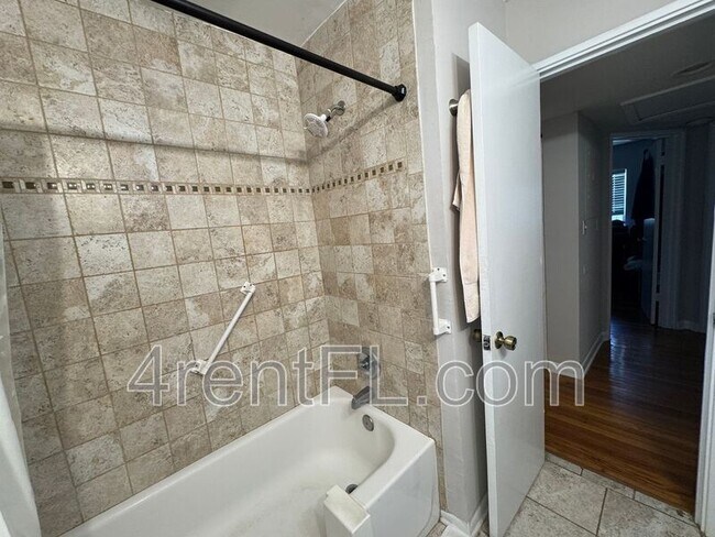 Building Photo - 4519 S Cameron Ave