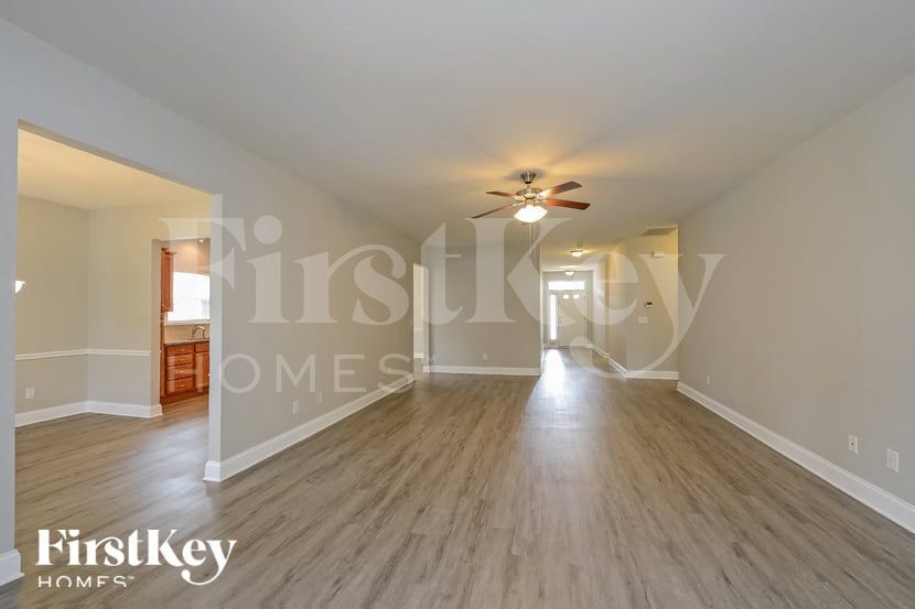 Building Photo - 4960 Long Grove Dr