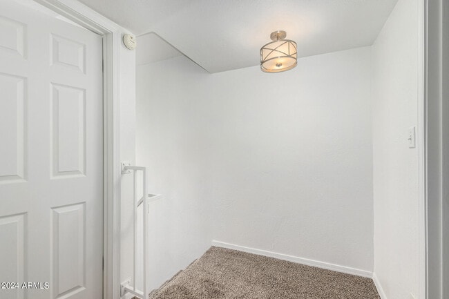 Building Photo - 4718 W Orangewood Ave
