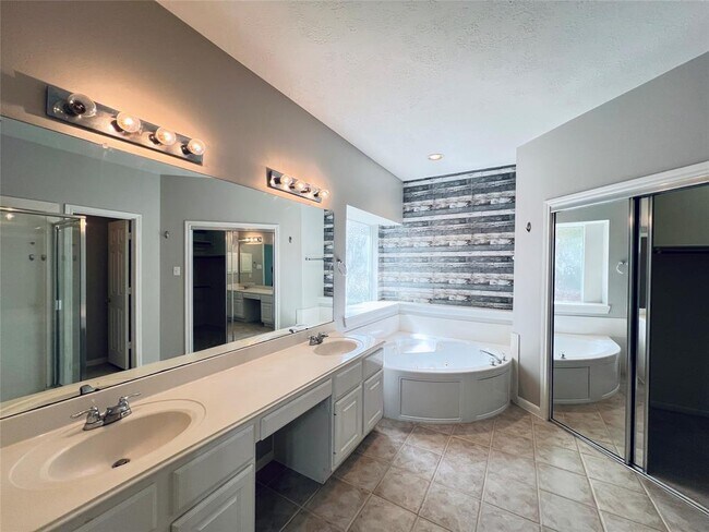 Building Photo - 22511 Parkvine Ln