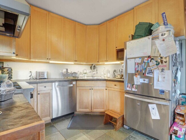 Building Photo - Gorgeous 4 bedroom home in Linden Hills