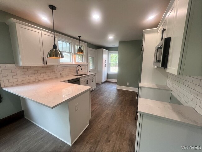 Building Photo - 909 James Ave