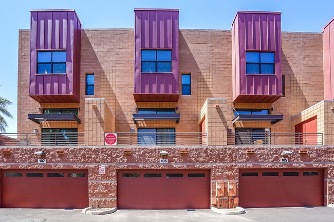Building Photo - 305 S Wilson St
