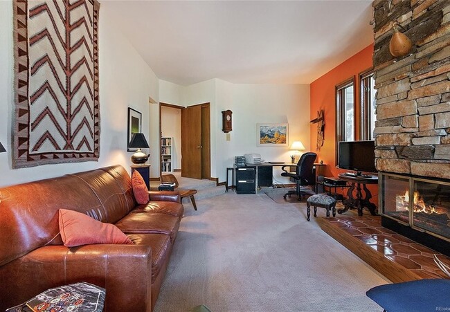 Building Photo - Executive 2BR/3BA Condo with Mountain View...