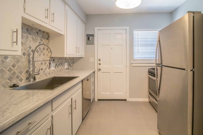 Building Photo - CHARMING 2 Bedroom, 1 Bathroom Arlington H...