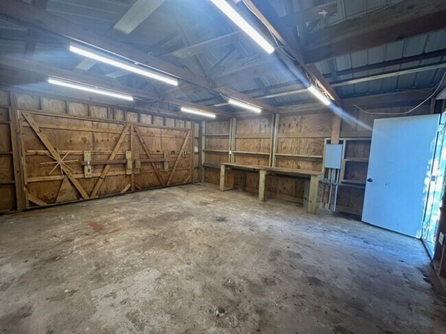 Building Photo - Lakeside Dream Home: Fully Remodeled 4BD/2BA Near Loop 323