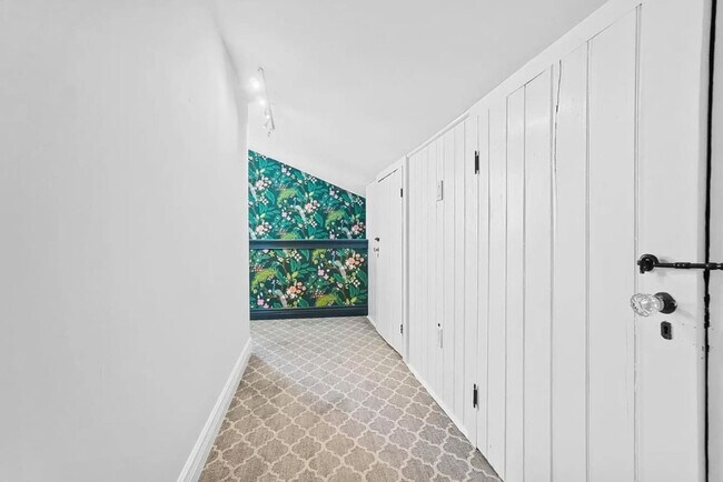 Building Photo - 1354 Broadway