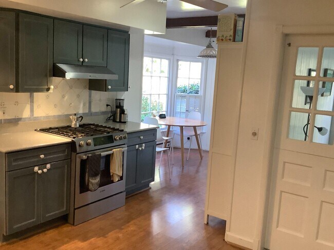 Building Photo - 5944 Searl Terrace