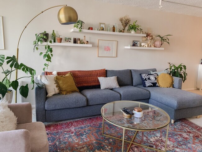 Primary Photo - 1050 N Corona St