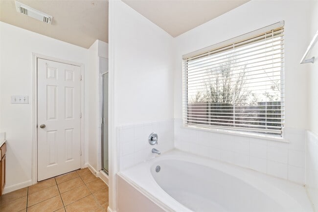 Building Photo - 3618 Windmill Village Dr