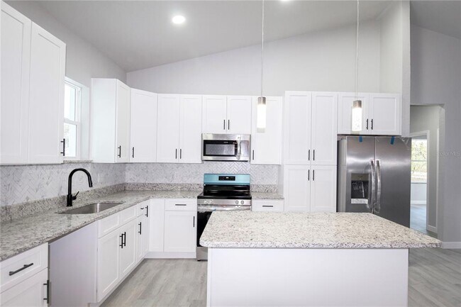 Building Photo - 769 Memorial Dr